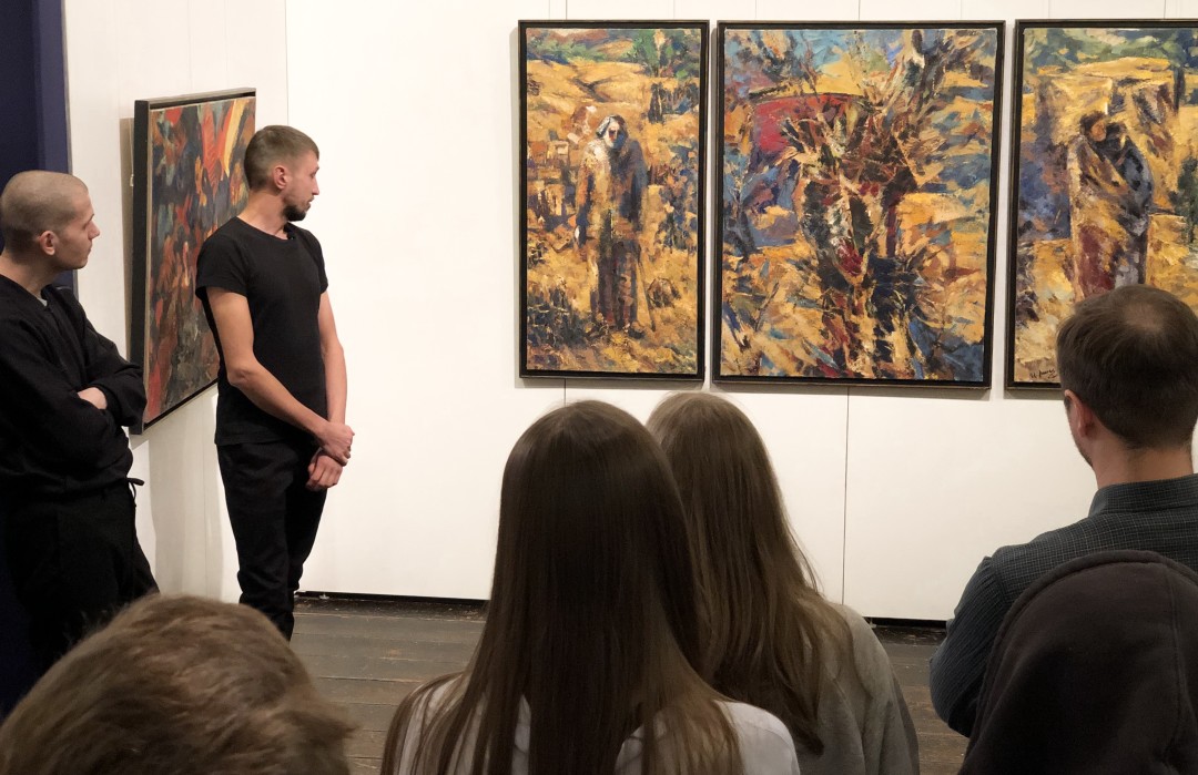 Подопечный «Ночлежки» Андрей ведет экскурсию в рамках проекта «Ракурс»