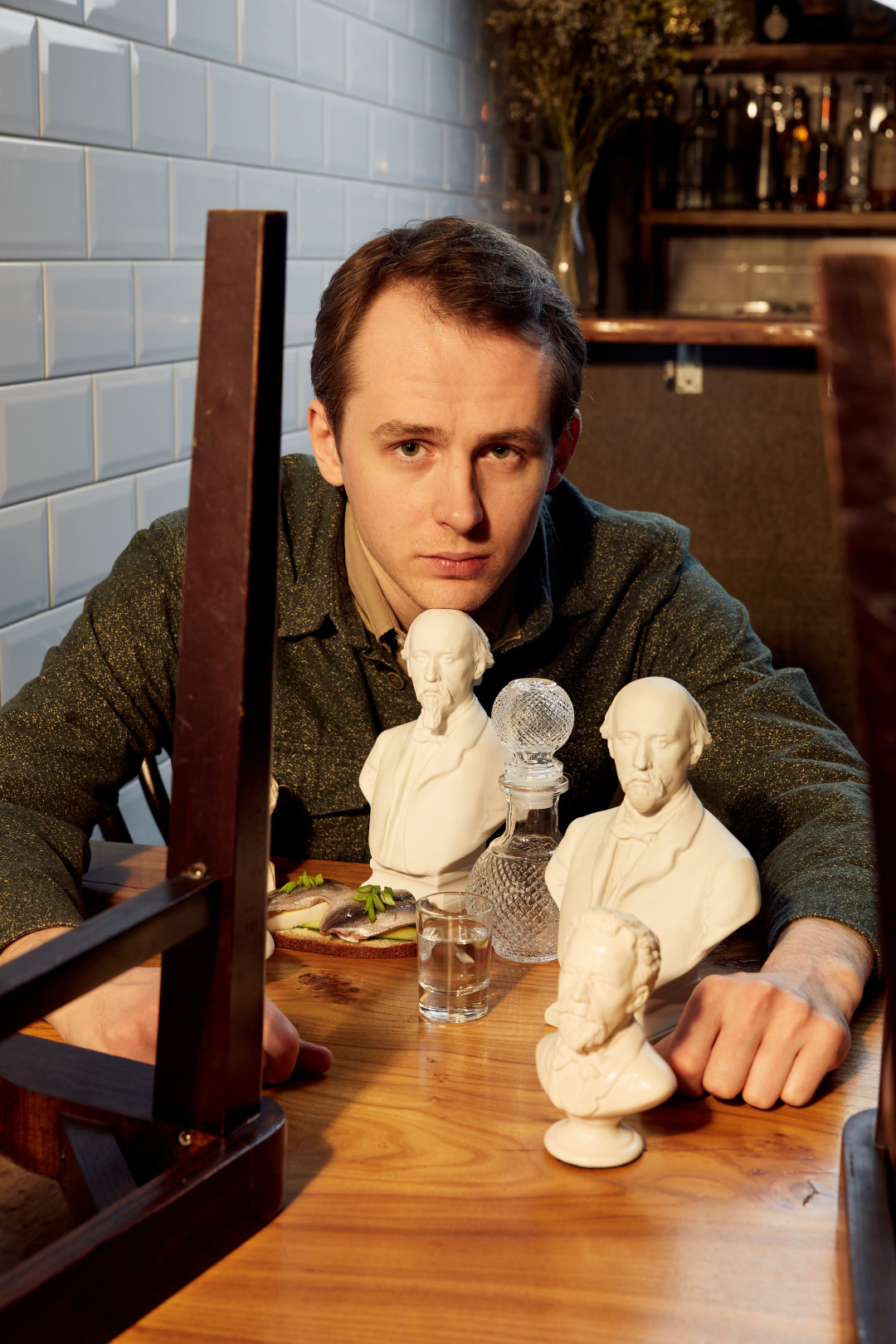 Бессменный бармен бара «Хроники» Никита Давыдов — воплощение сдержанного северного гостеприимства