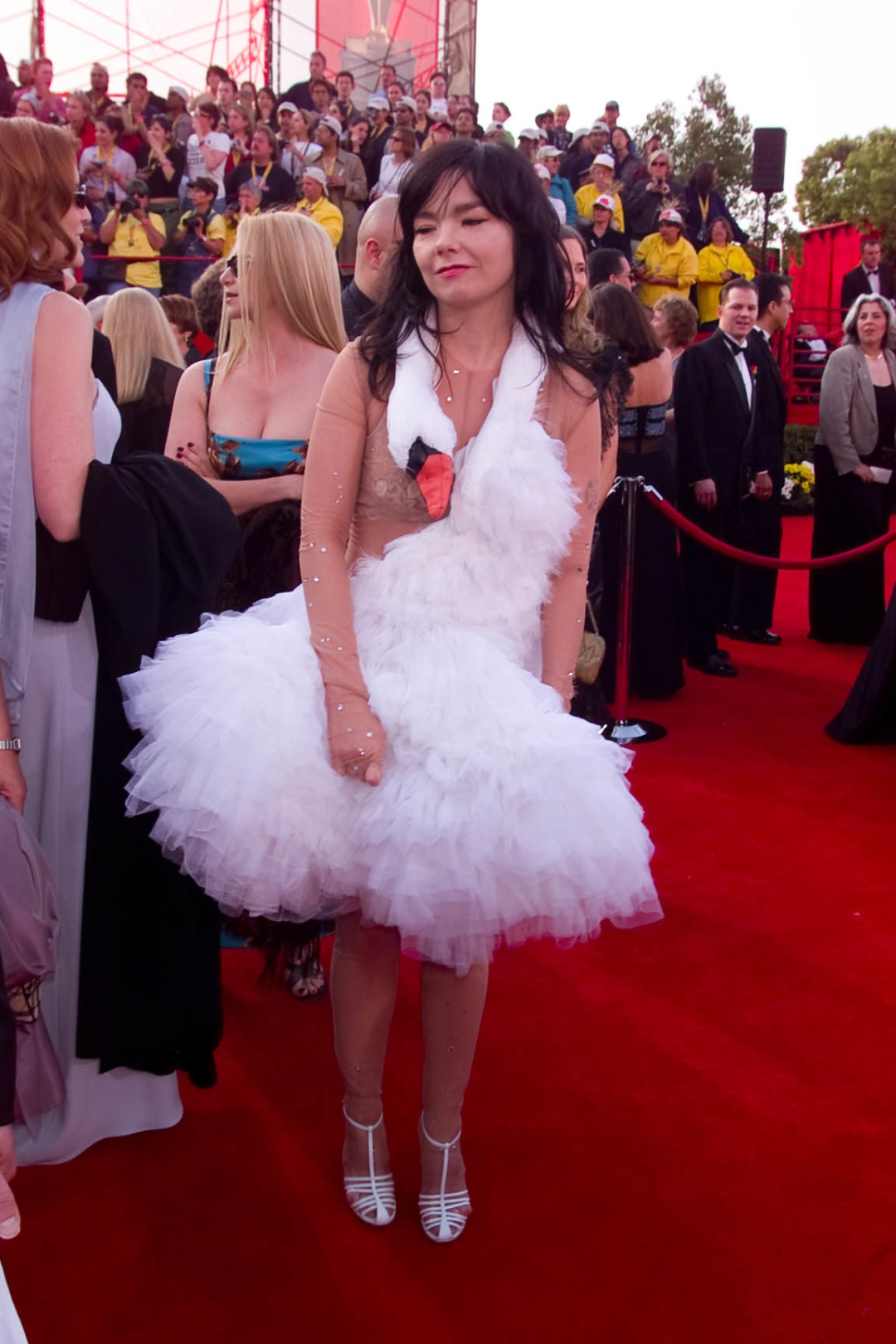 Бьорк в Marjan Pejoski, 2001