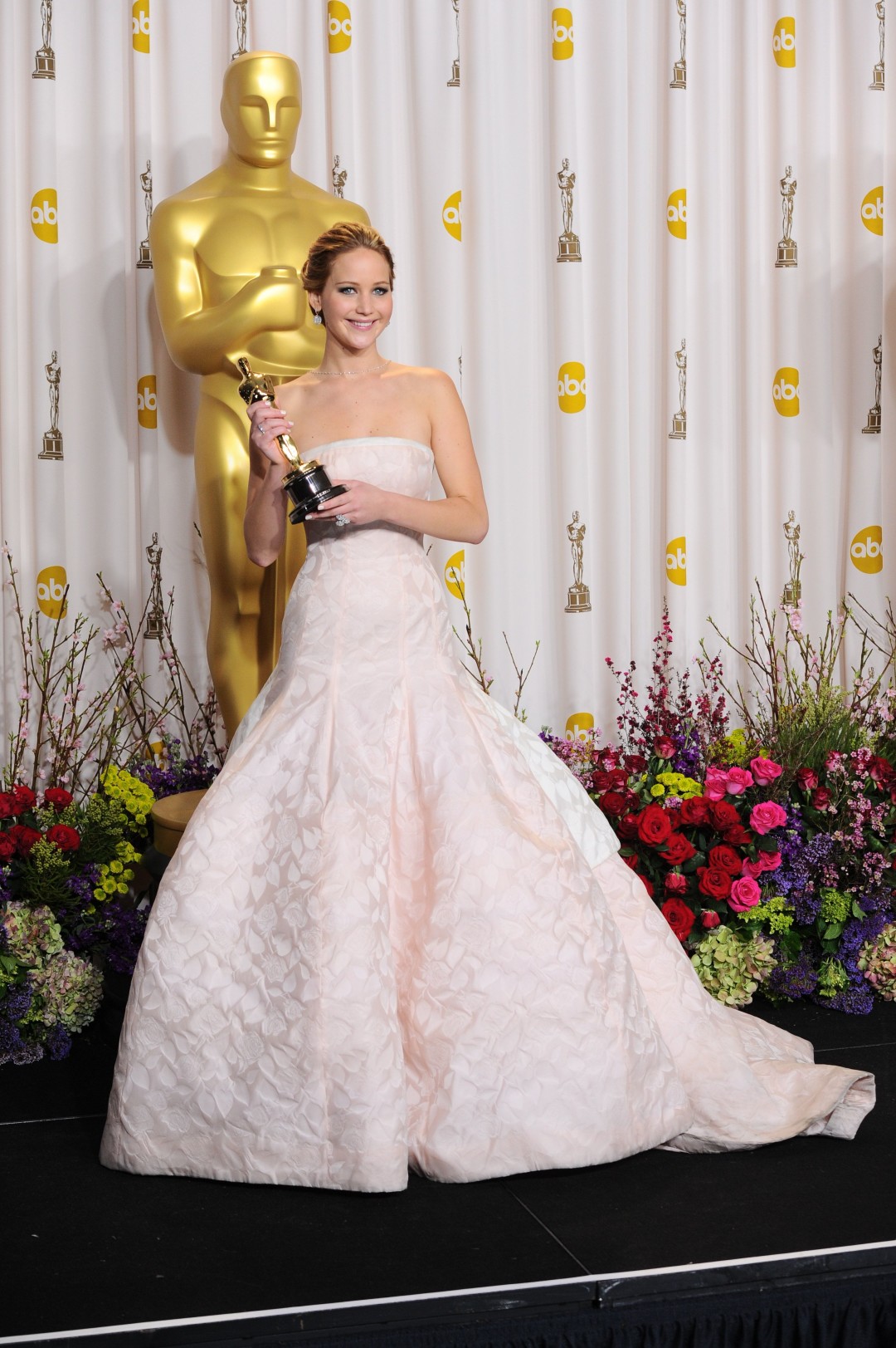 Дженнифер Лоуренс в Christian Dior, 2013