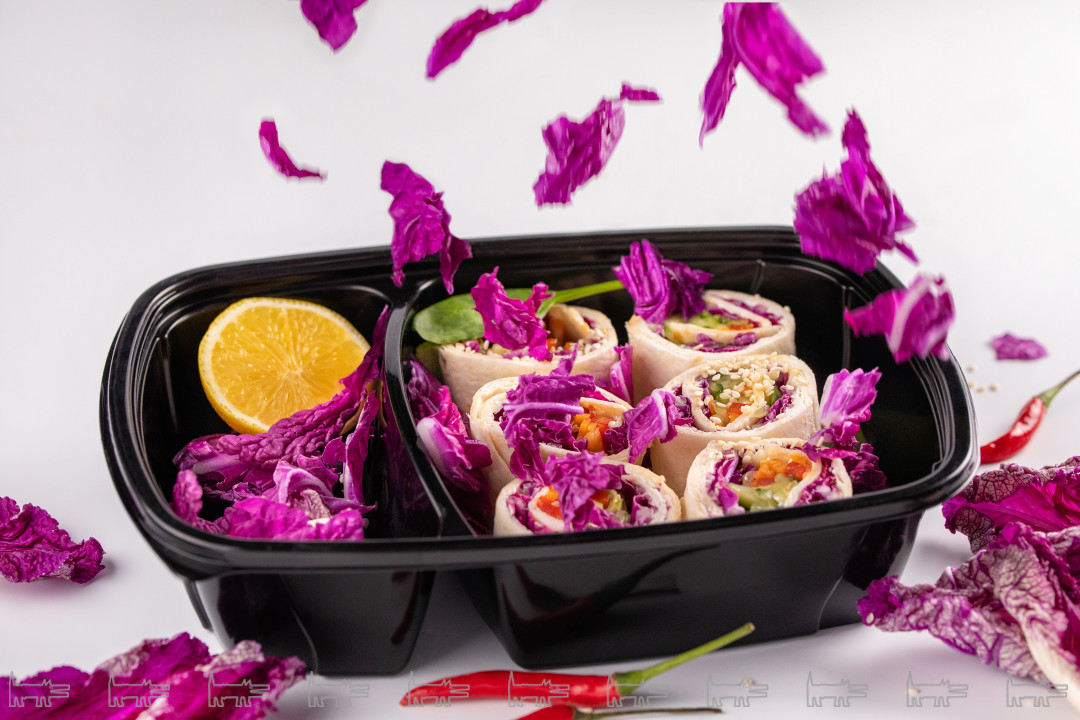 Ролл с курицей, свежими овощами и творожным сыром