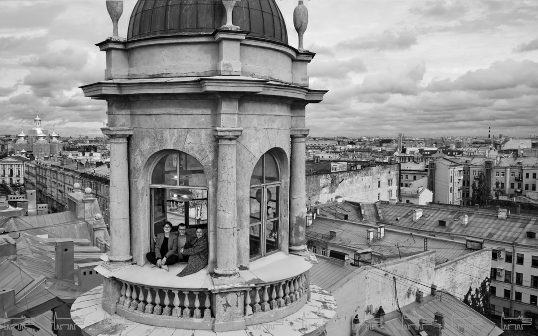 Вера Врубель (справа) с другими редакторами сообщества Сергеем Ушаном и Ольгой Мамаевой