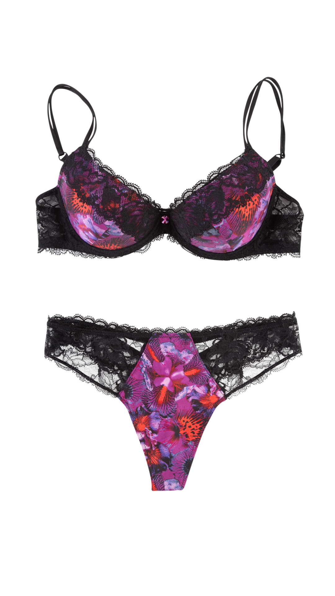 Бюстгальтер Lise Charmel, 17 400 рублей, трусики Lise Charmel, 11 800 рублей (Универмаг «Московский»)