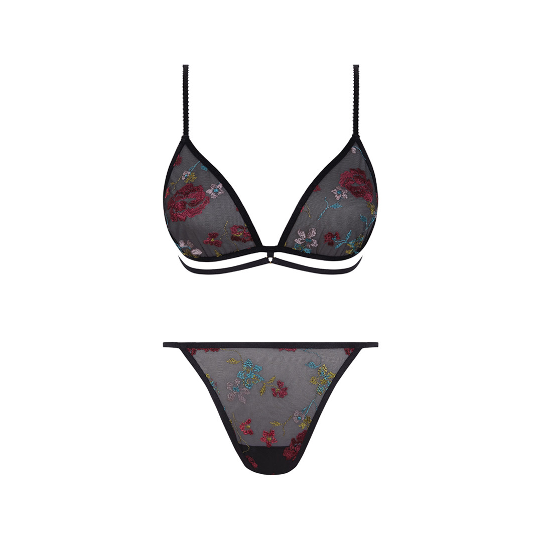 Бюстгальтер Women'secret , 2 599 рублей, трусики Women’secret , 1 299 рублей (ТРЦ «Галерея»)