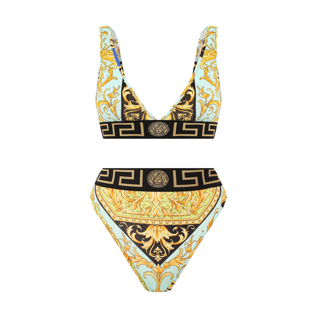 Бюстгальтер Versace, 19 200 рублей, трусики Versace, 16 650 рублей (ДЛТ)