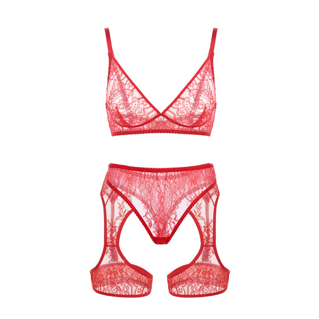 Лиф Petra, 3 200 рублей, стринги Petra, 2 900 рублей, пояс Petra, 3 900 рублей (Au Pont Rouge)