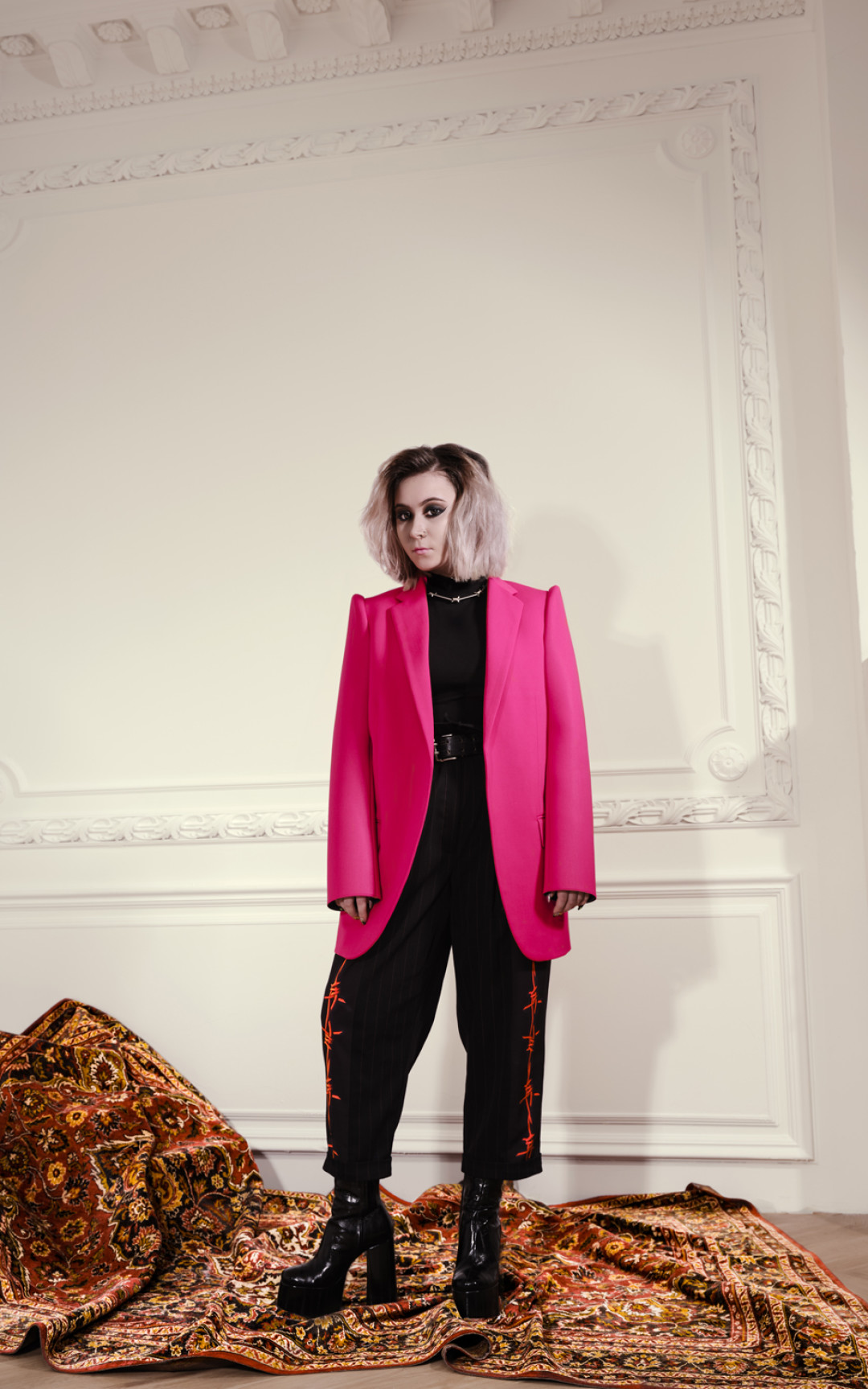 Пиджак Balenciaga (ДЛТ), ботильоны Saint Laurent, брюки OLGA CHERNOSCHEKOVA DESIGN