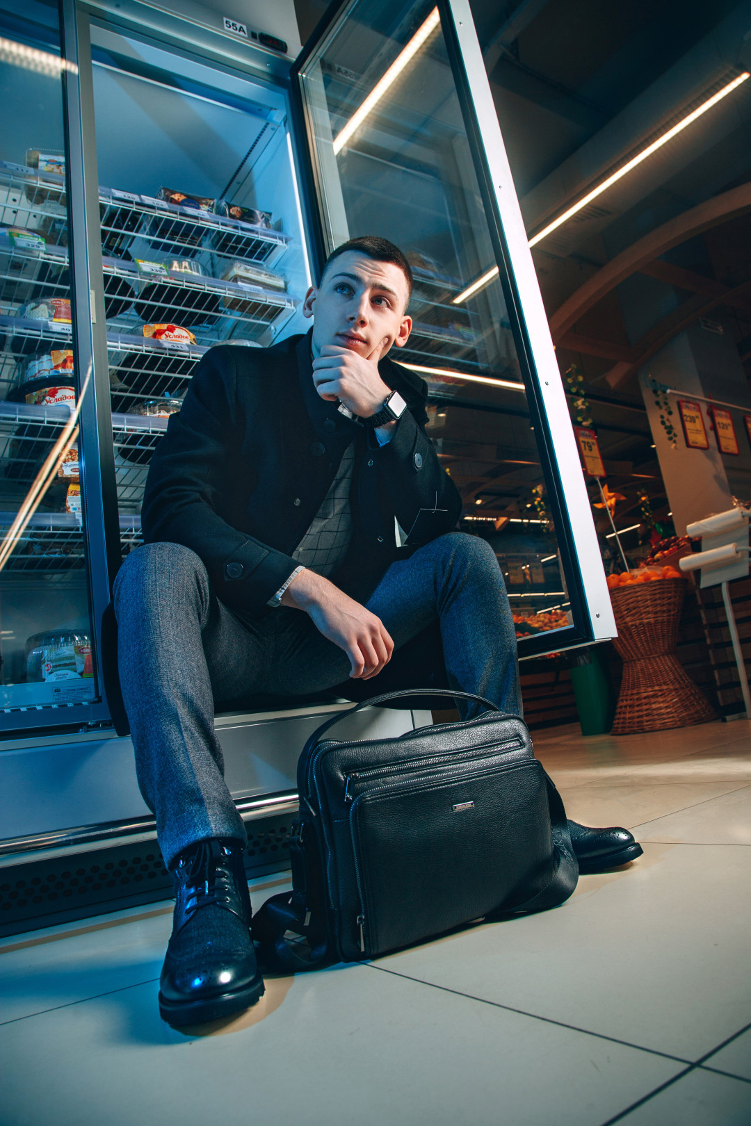 Илья Марков, 21 год бренд-технолог, владелец барбершопа Broks "Думаю, что настоящая любовь существует. Даже видел такие примеры. И кроме нее любые