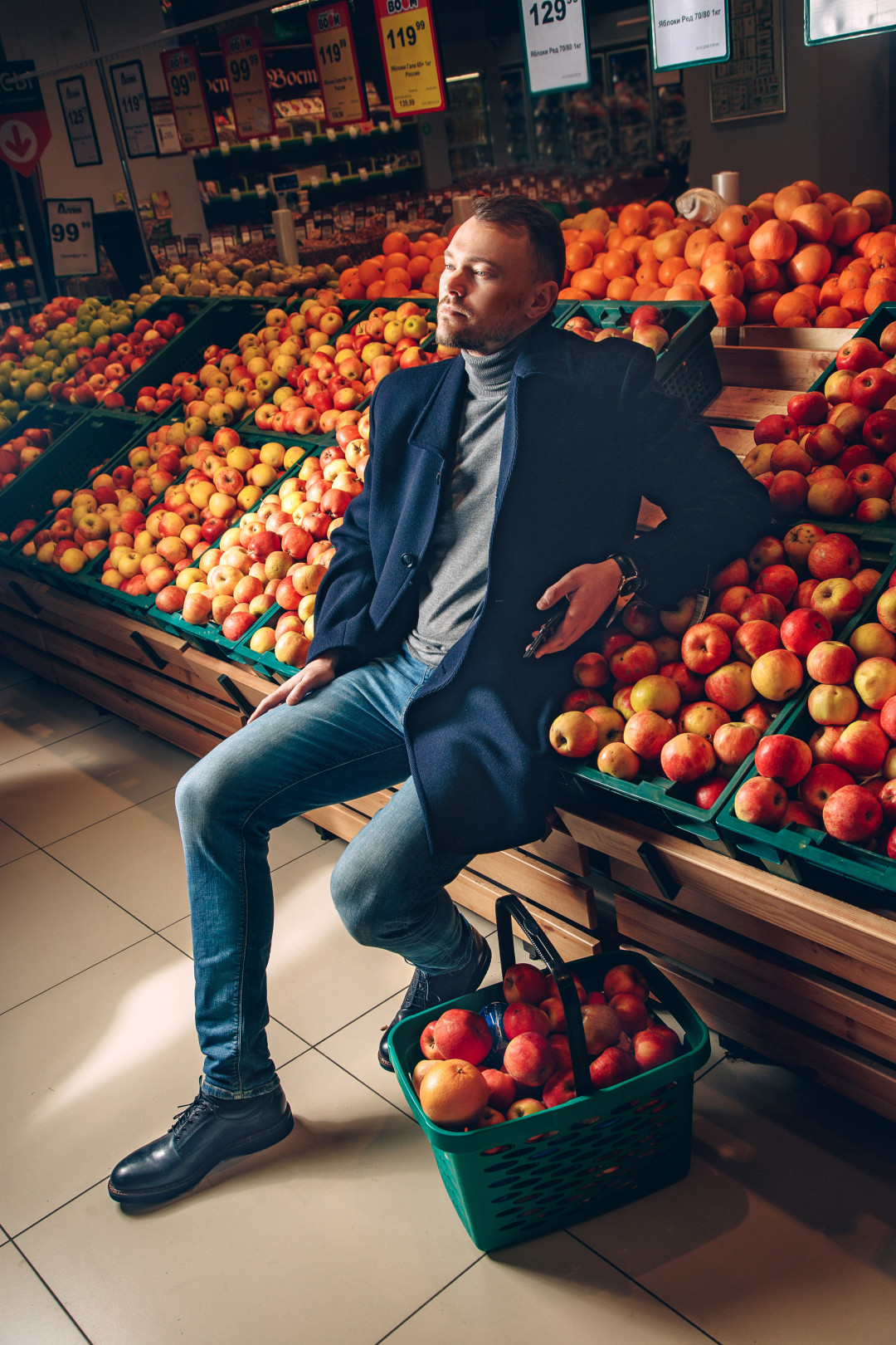 Ярослав Гурьев, 31 год сомелье "В человеке, который рядом, должна быть определенная целостность и самодостаточность. Отношения — это взаимная