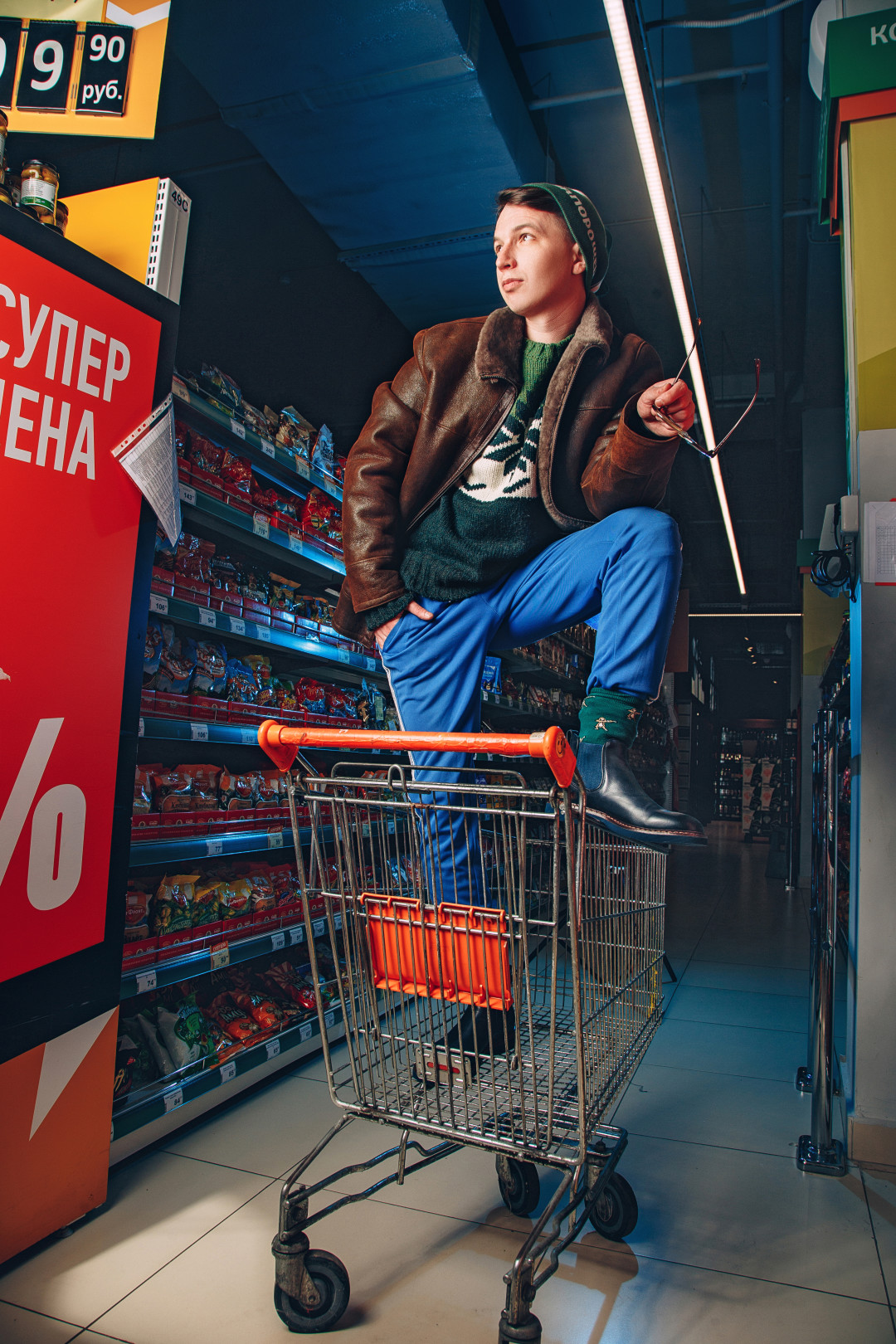 Михаил Жилкин, 31 год рекламщик "Важно, чтобы мы с девушкой были на одной волне, встали на юмористическую доску для серфа и бороздили волны серых