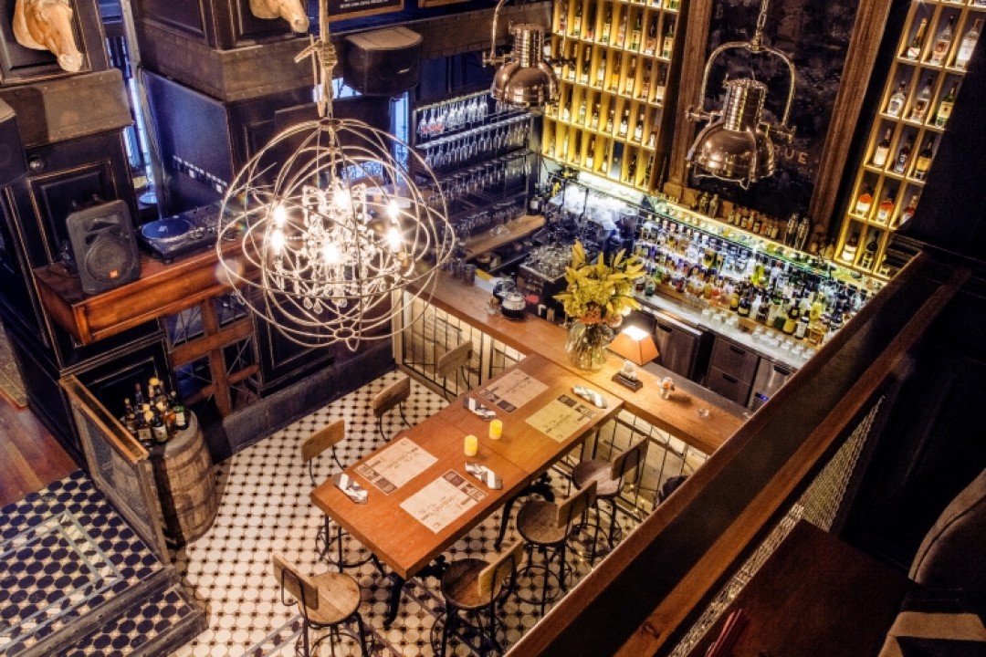 Double bar&grill
