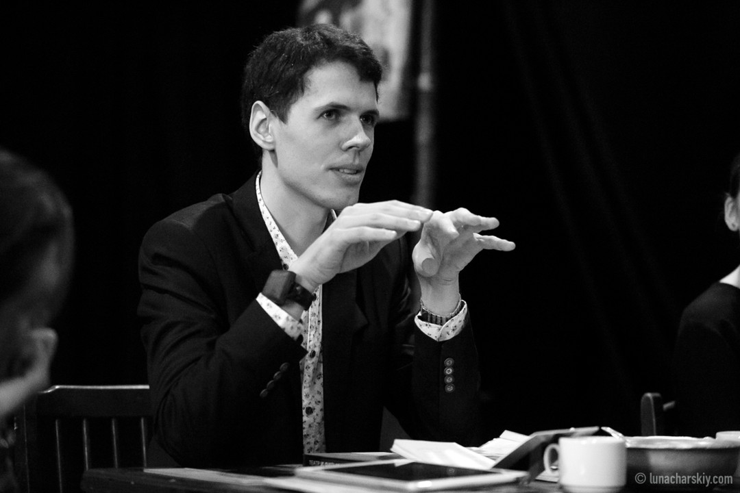 Автор идеи и руководитель проекта - Дмитрий Кириченко. На обсуждении читки со зрителями