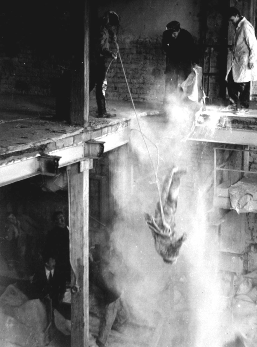 Сбрасывание Зураба, Ленинград, 1983 год