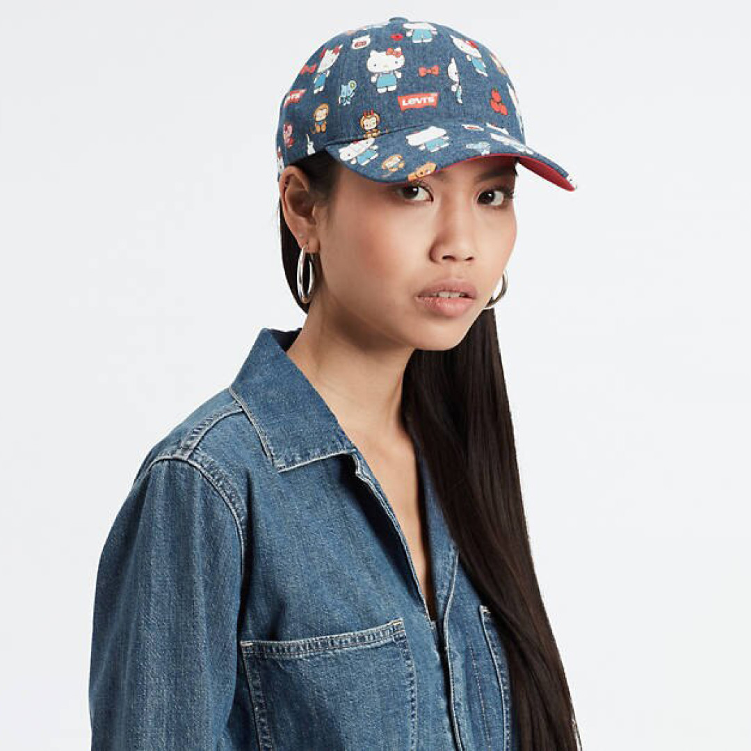 Кепка Levi's х Hello Kitty, 2 500 рублей (ТРЦ «Галерея»)