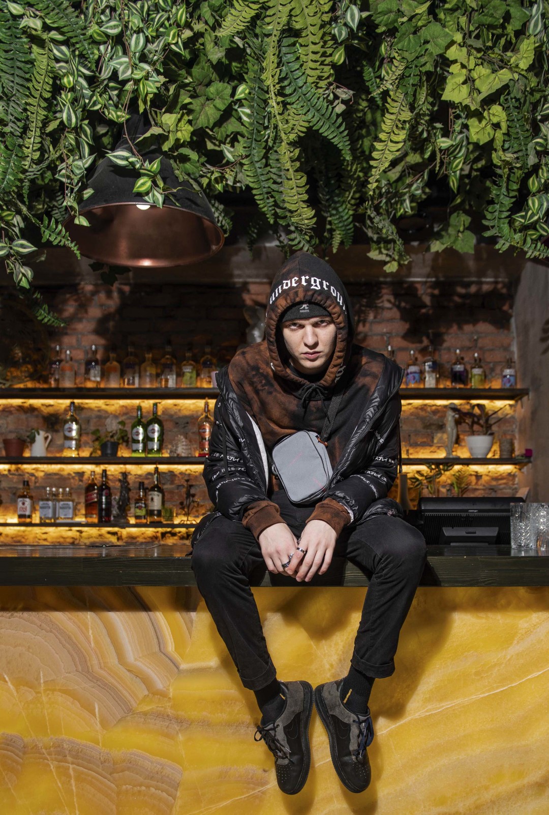 Пуховик, Iceberg Худи, Hello Culture limited edition Брюки, H&M Кроссовки, Nike Air Force 1 A-Cold-Wall Повязка, Kangol