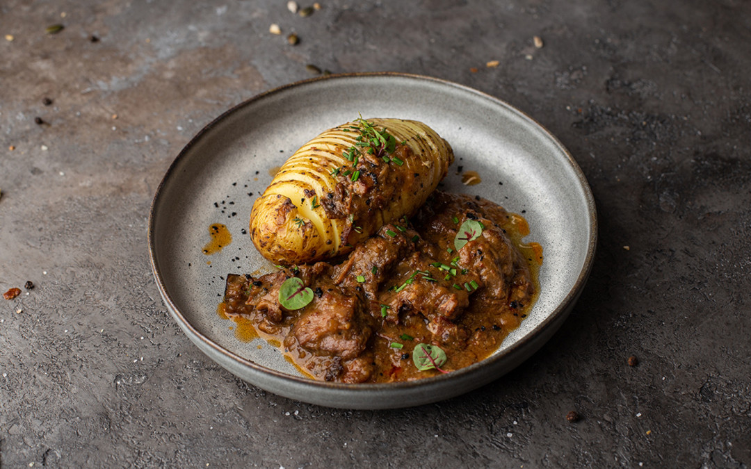 Гуляш по-фламандски, 570 руб.