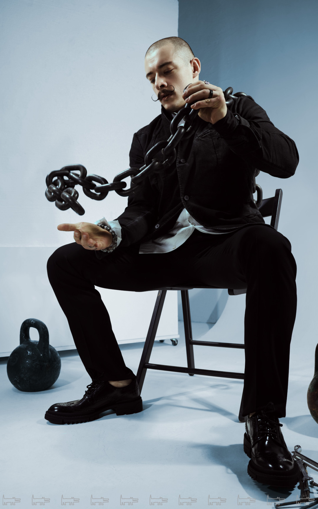 Пиджак Transit Uomo, сорочка Kazuyuki Kumagai, брюки Giorgio Armani, туфли Versace (все — ДЛТ)