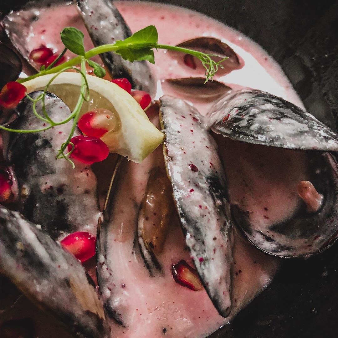 Мидии с гранатом и кориандром — 560 ₽