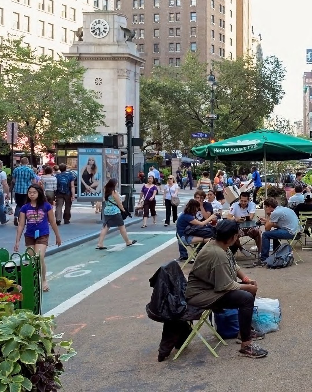 Раньше здесь ездили машины, сейчас это пространство для людей в Нью-Йорке