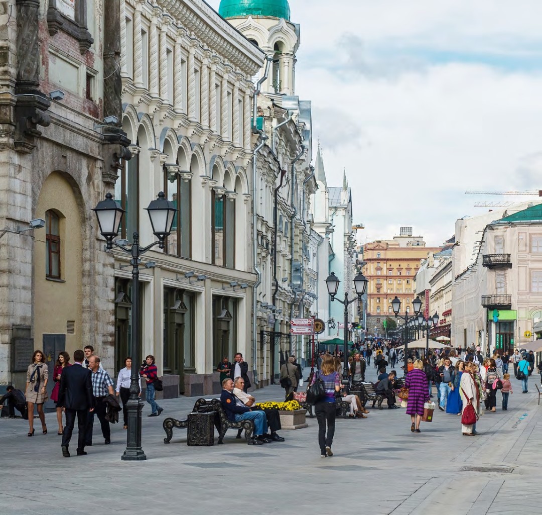 Пешеходная улица в центре москвы