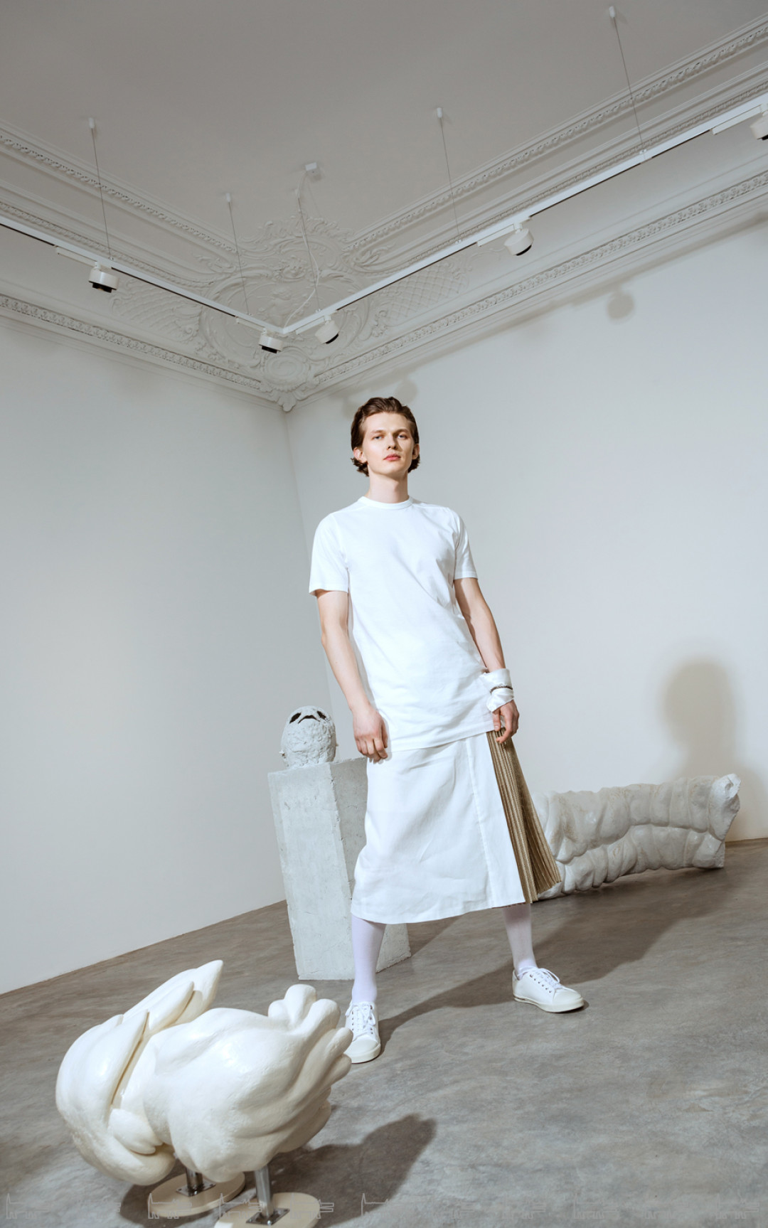 На Никите: футболка Rick Owens, юбка Tela, платок Brioni, браслет Alexander McQueen, кеды Celine (все — ДЛТ), гольфы St.Friday Socks