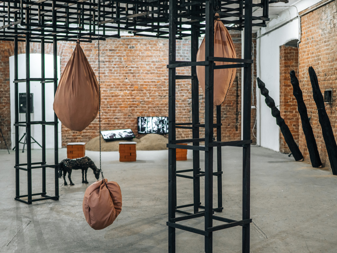 Фрагмент инсталляции «Дон Кихот, глава в которой...» Дом-музей Ф.И. Шаляпина, Санкт-Петербург. Никита Селезнев, Екатерина Соколовская.