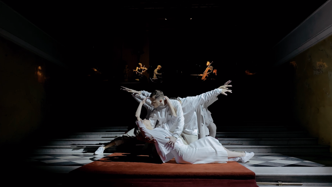 Кадр из финальной сцены проекта «Эрмитаж. Снято на iPhone 11 Pro»