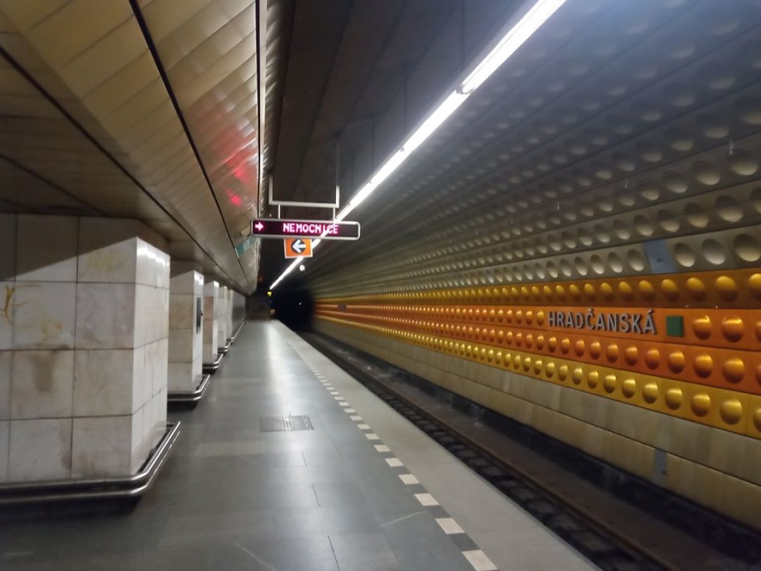Пражское метро за день до введения карантина. Фото: Антон Литвин