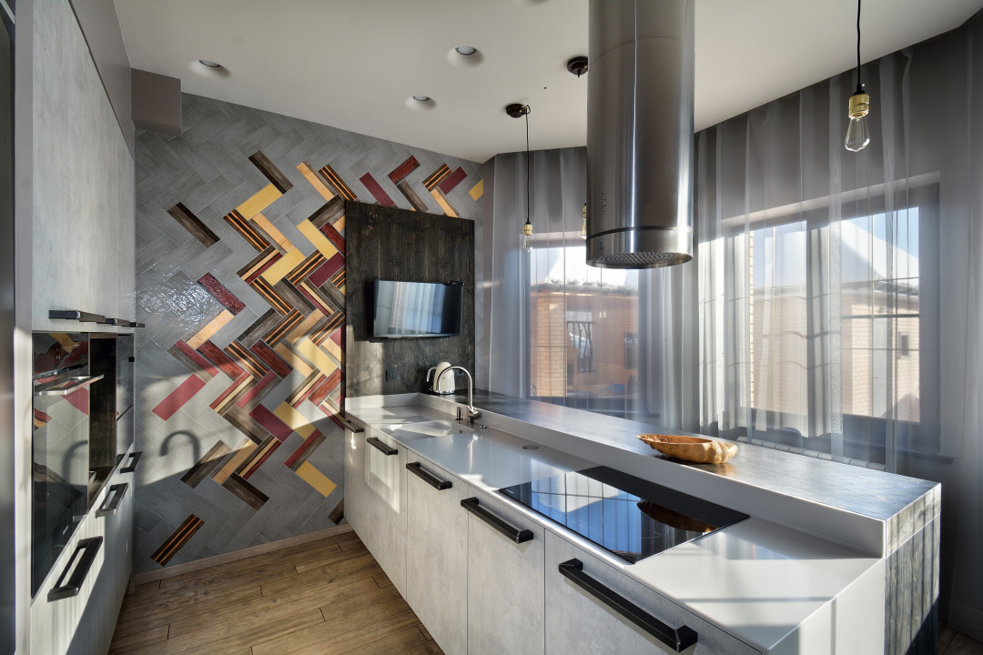 Фактуры перетекают одна в другую — исполнение по индивидуальному проекту позволяет дизайнеру воплотить все фантазии на кухне Giulia Novars («Байкалит