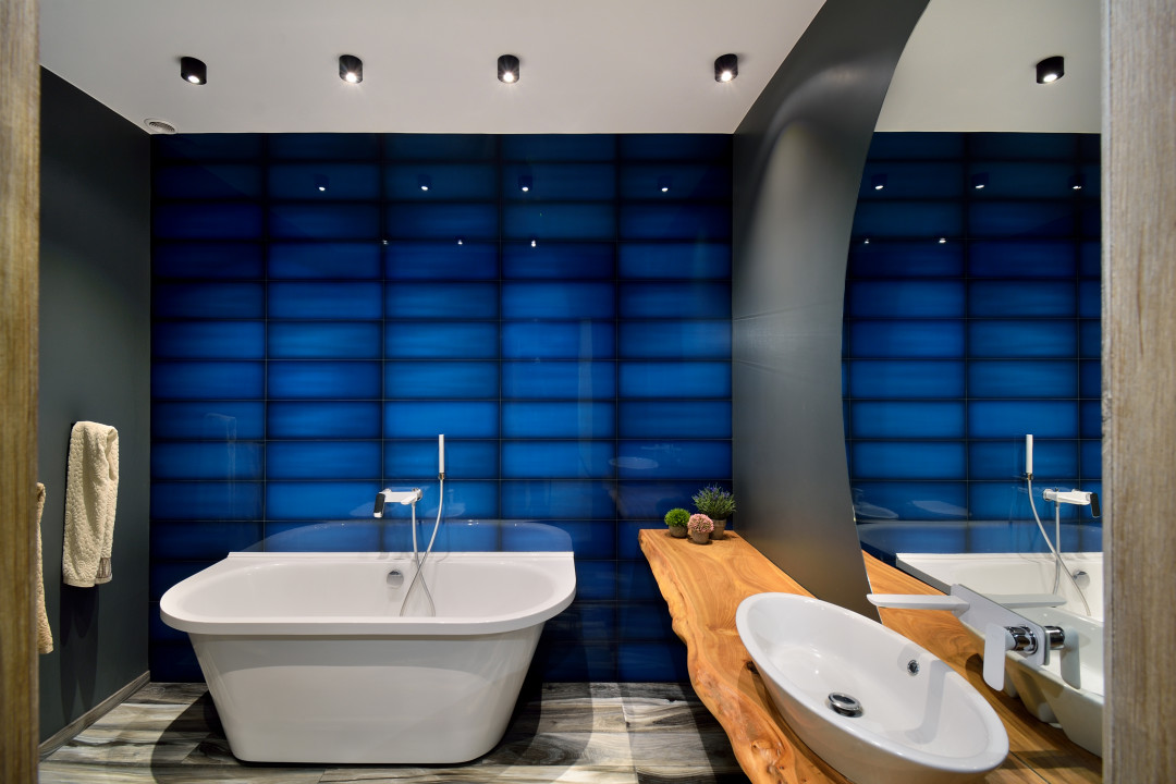 Почти как на берегу океана — итальянская плитка Iris Ceramica, Slide, тактильно приятный пол — керамогранит фабрики La Fabbrica, Kauri (M-Studio)