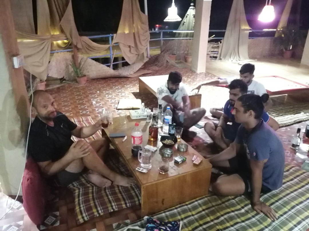 Гэст-хауз в Арамболе в первый день строгого карантина