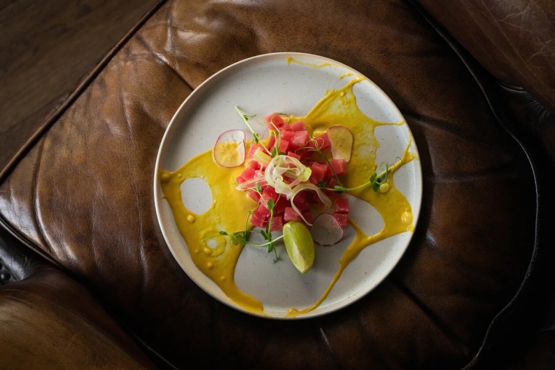 Тар тар из тунца с цитрусовым соусом