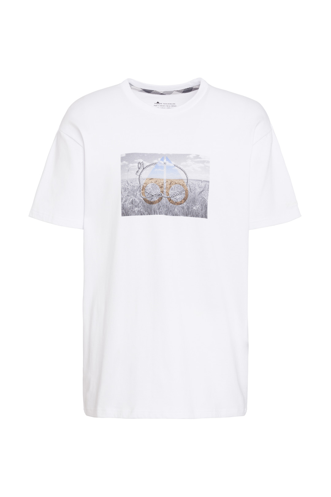 Футболка Moose Knuckles, 8 000 рублей (mooseknucklescanada.com)