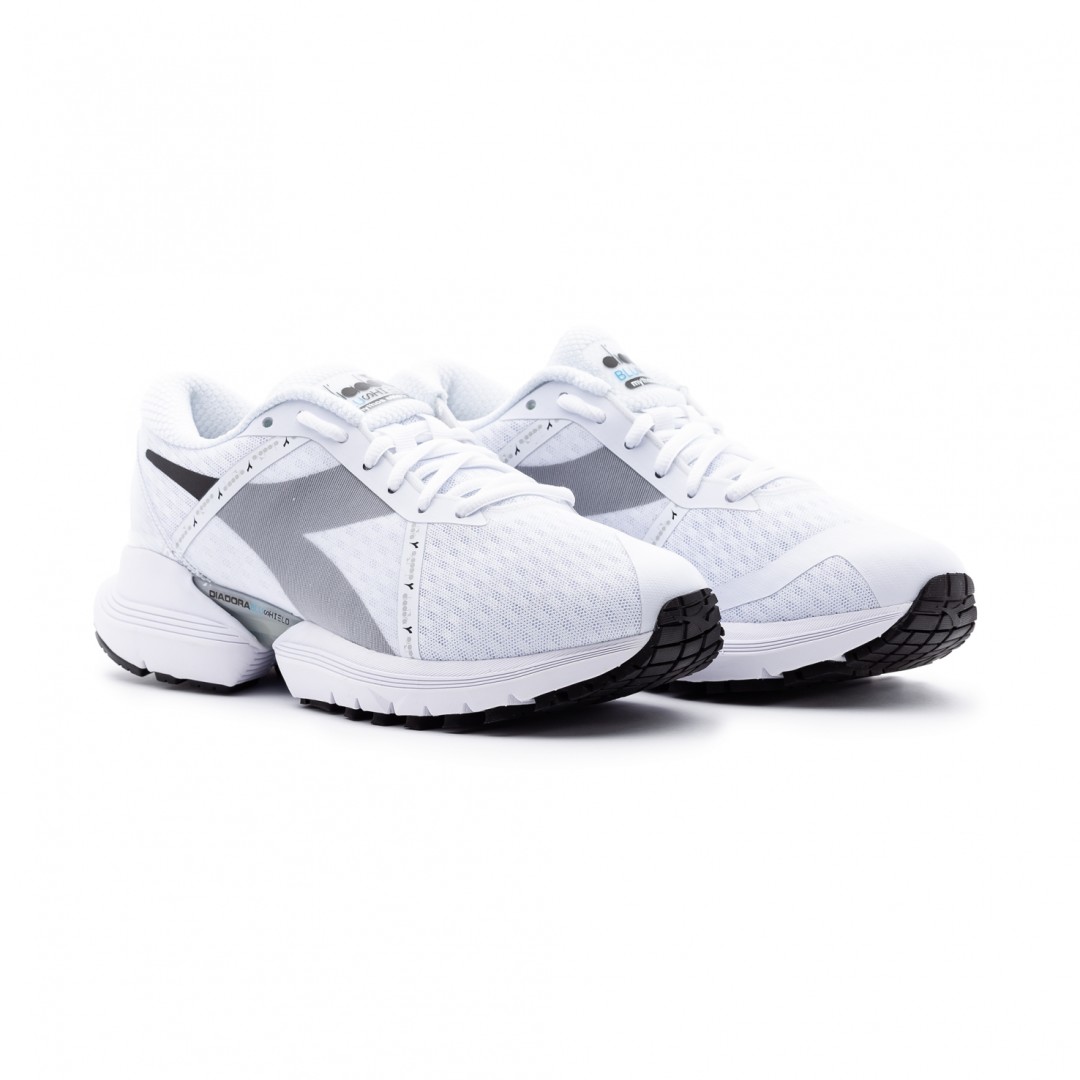 Кроссовки Diadora, 8 119 рублей (superstep.ru)