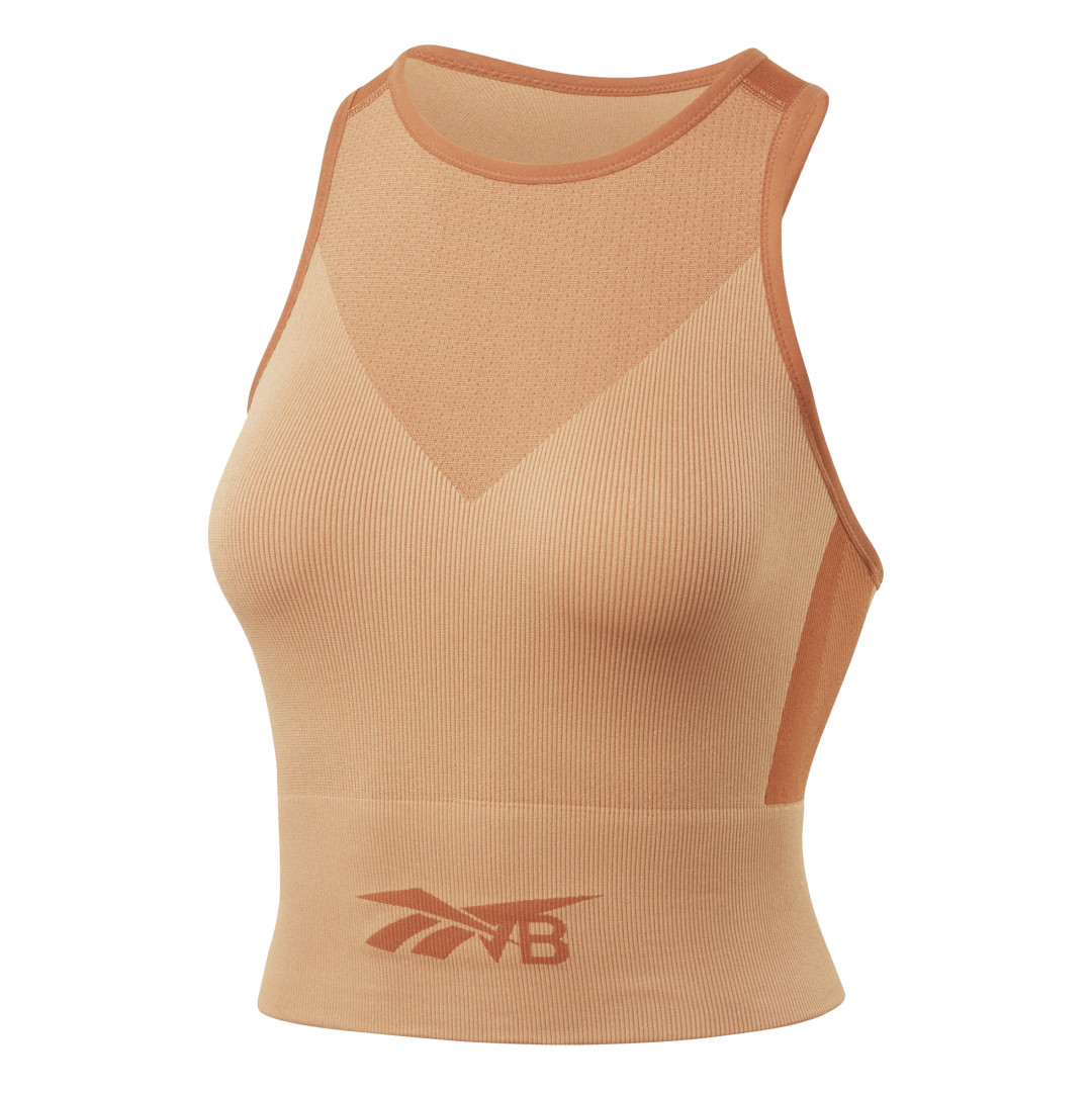 Женский бесшовный кроп-топ Reebok x Victoria Beckham, 5 499 рублей (reebok.ru)