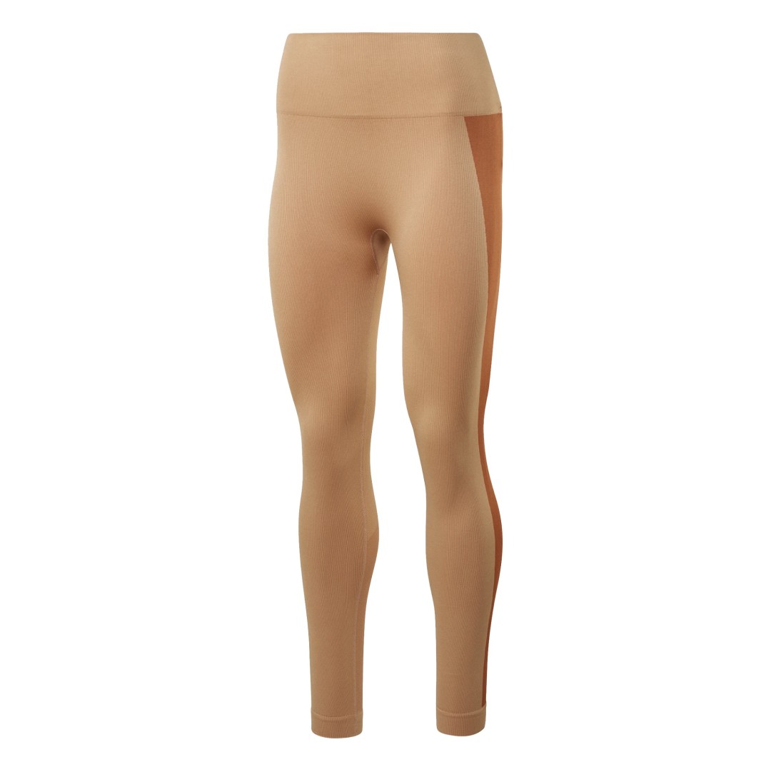 Женские бесшовные леггинсы Reebok x Victoria Beckham, 8 999 рублей (reebok.ru)