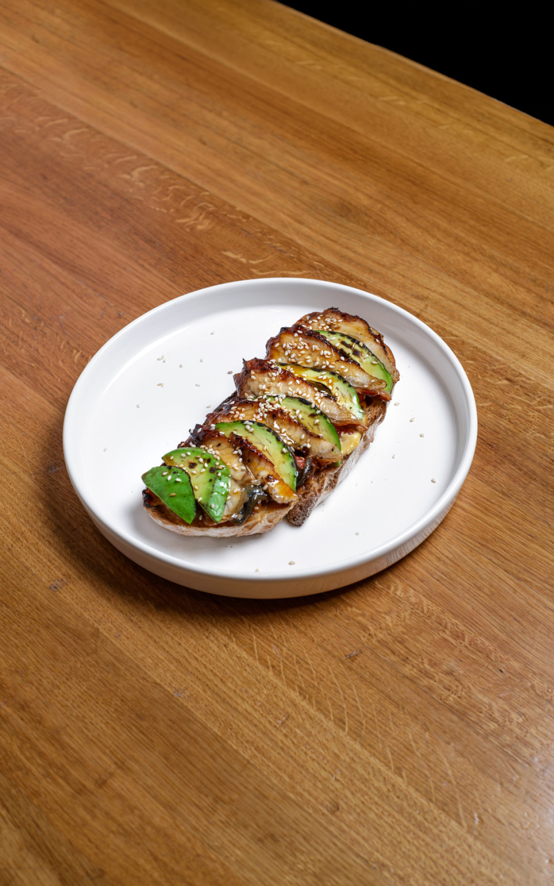 Wong Kar Wine, Тост с угрем, авокадо и грейпфрутом