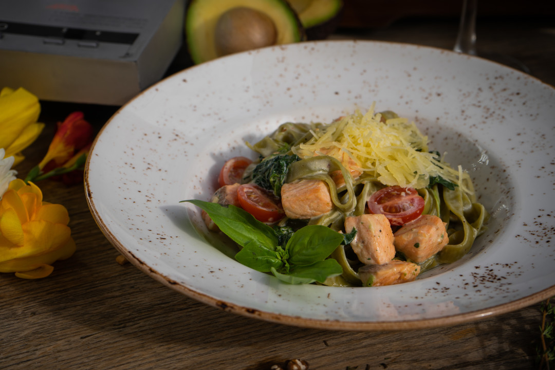 ПАСТА С ЛОСОСЕМ И ШПИНАТОМ