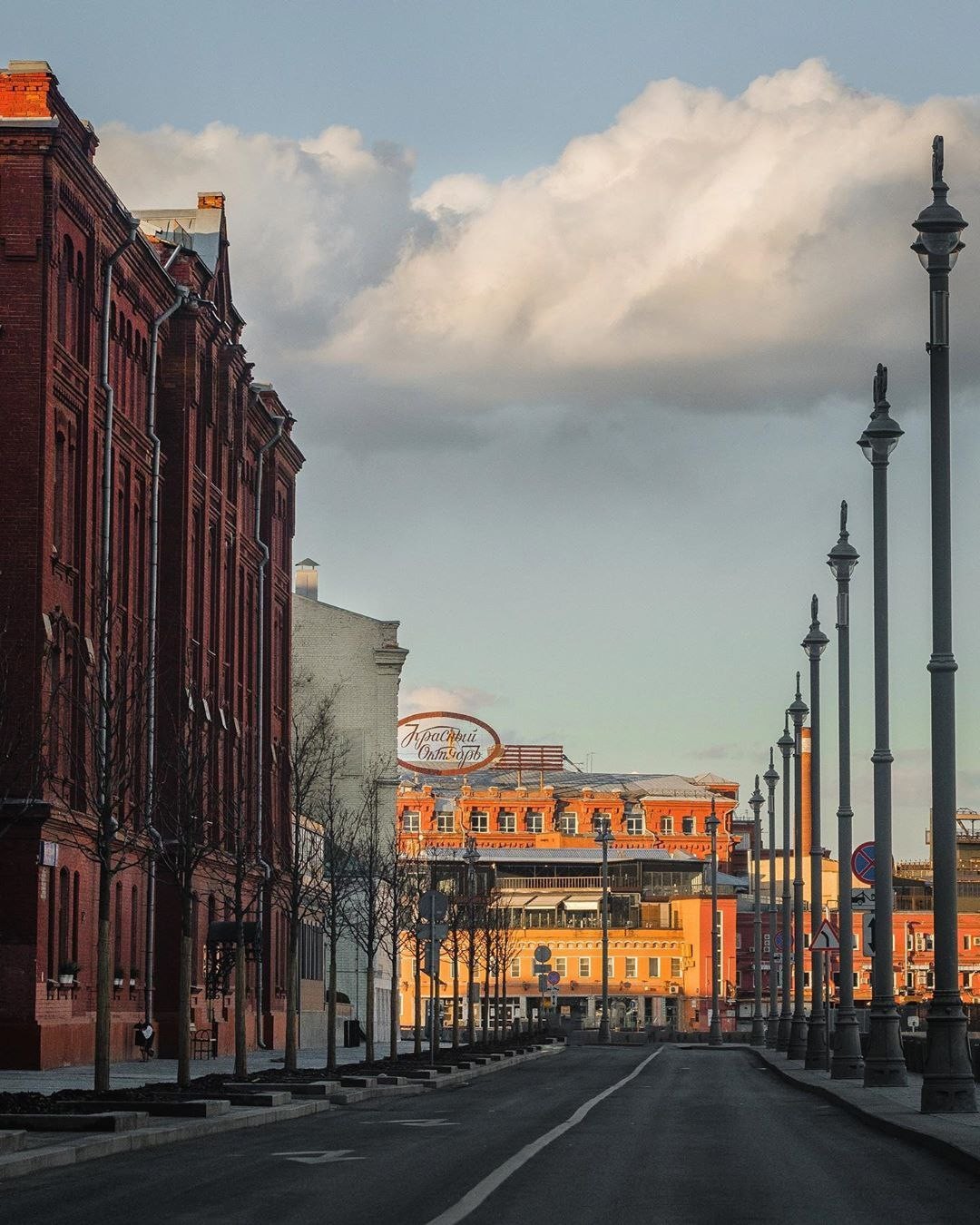 Здание кондитерской фабрики «Красный Октябрь» Фото: @photorobot123