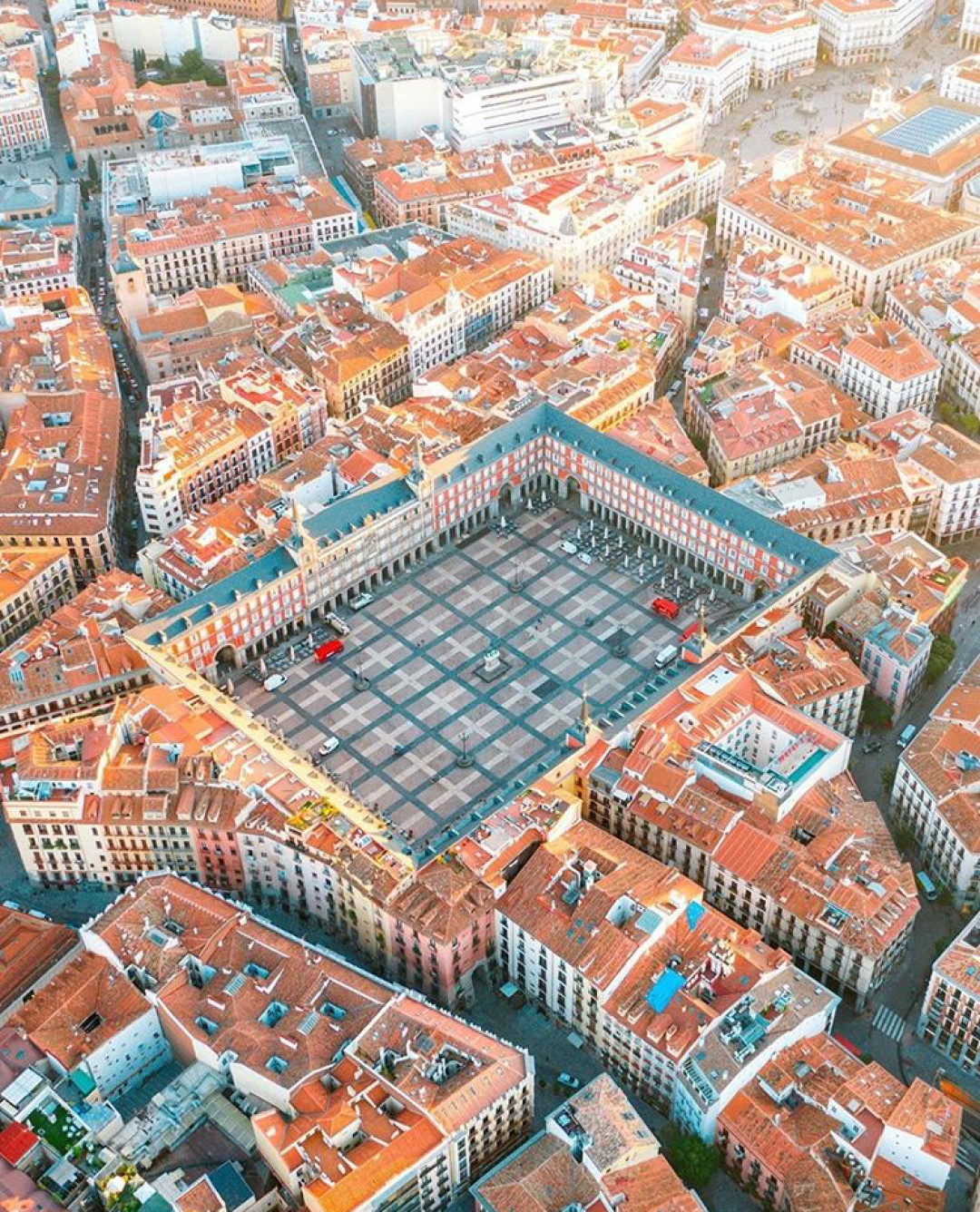 Площадь Майор Фото: @europeanbestdestinations