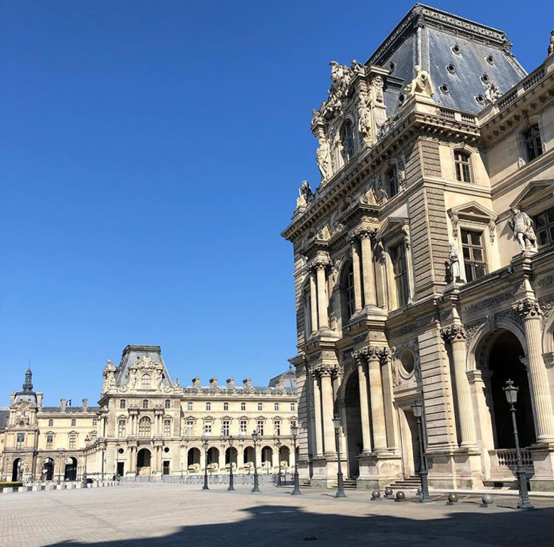 Площадь Лувра Фото: @by_galopine