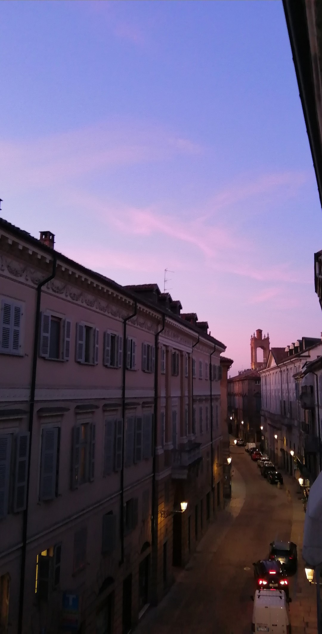 Пятничный вечер, одна из центральных улиц Пьемонта