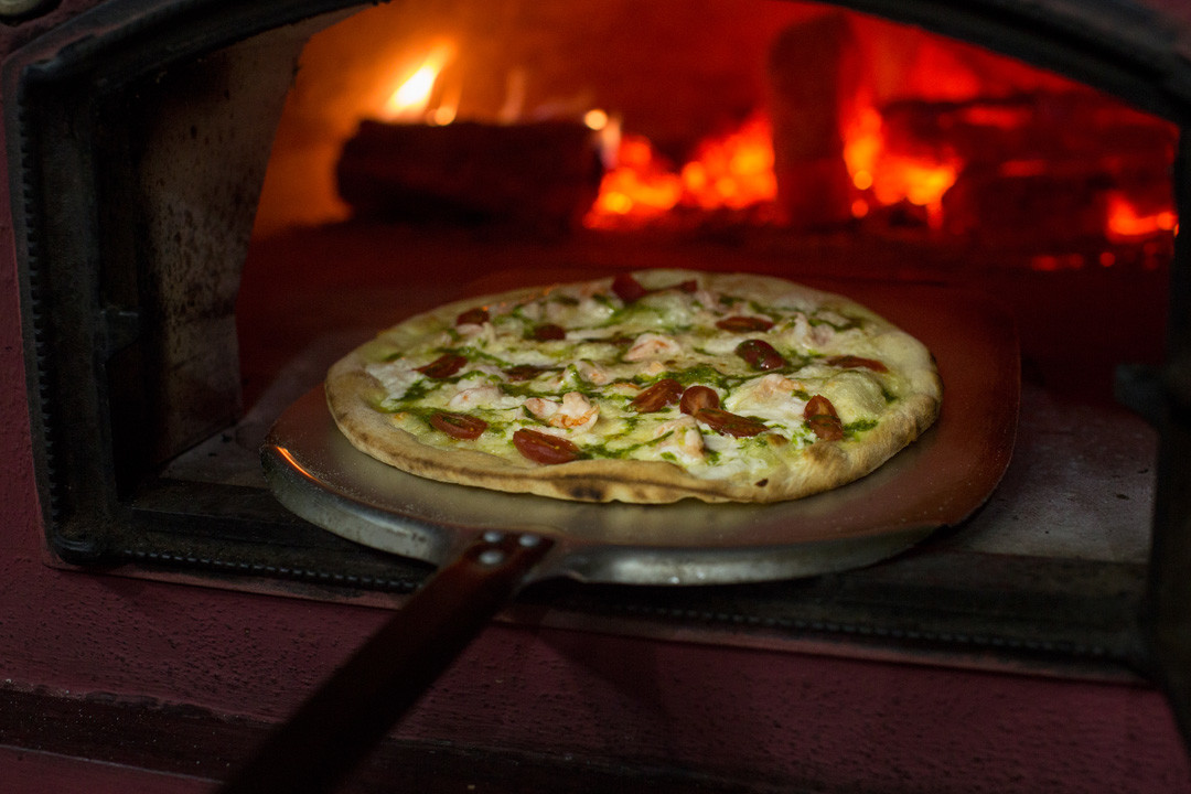 Пицца с креветками