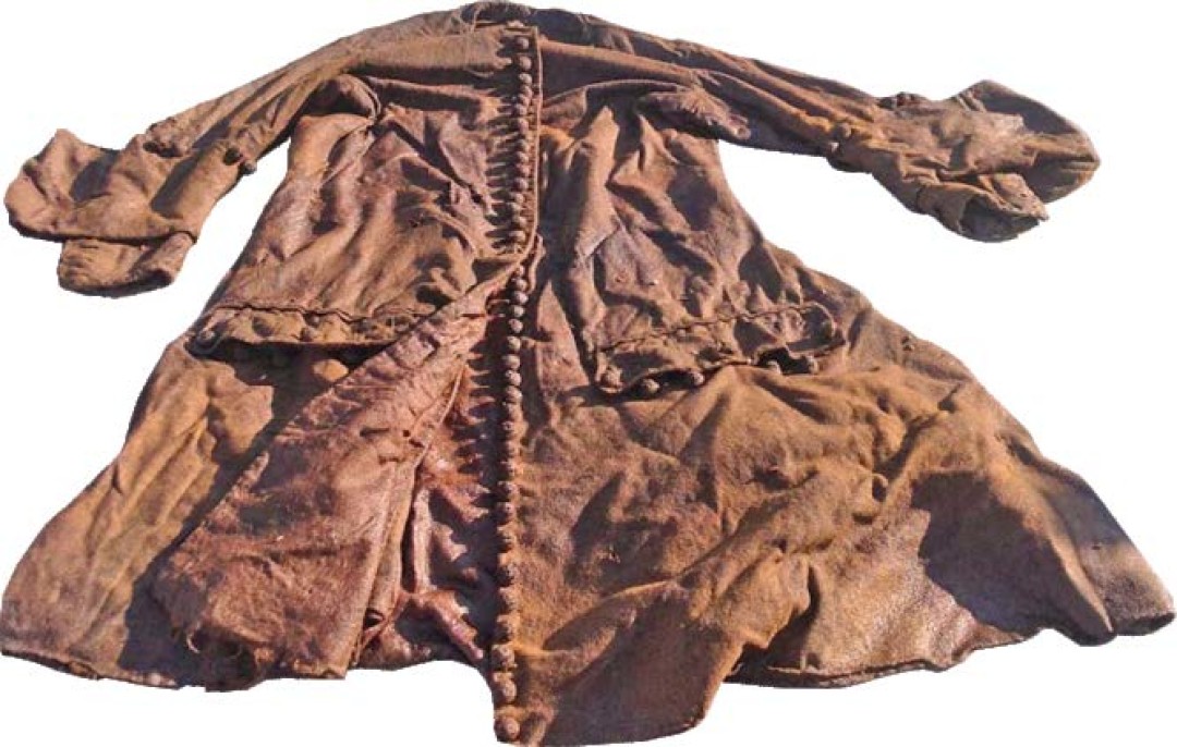 В процессе реставрации удалось в сохранить все 94 декоративные пуговицы кафтана, сделанные из дерева и оплетенные шерстяной нитью