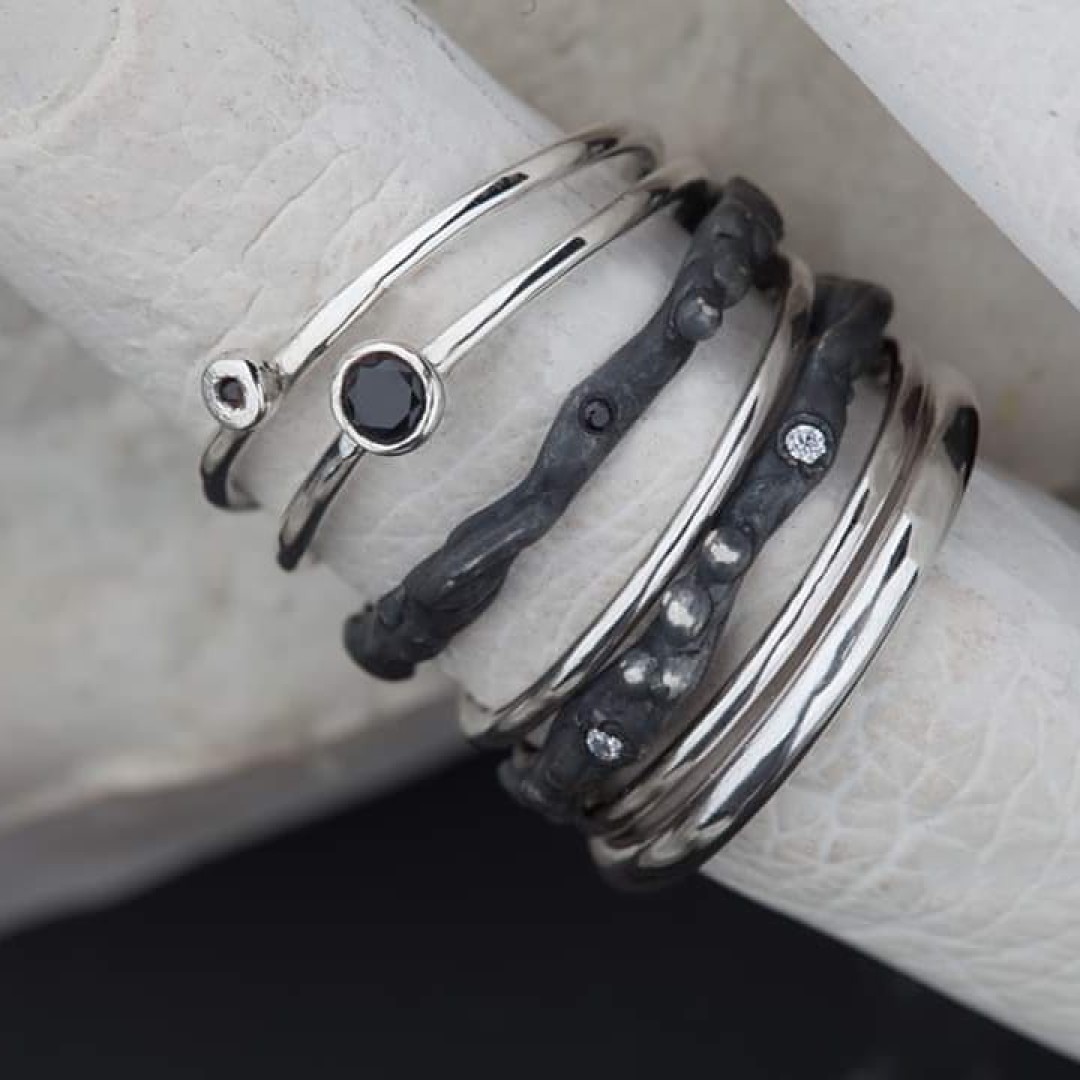 Кольца Florizelle, цена по запросу (instagram.com/florizelle)