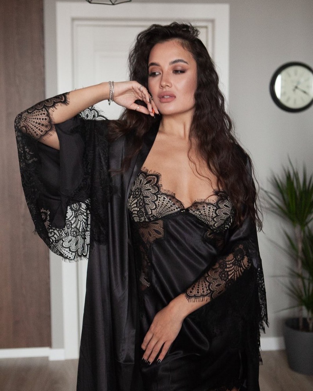 Халат, 3745 рублей, сорочка, 2495 рублей