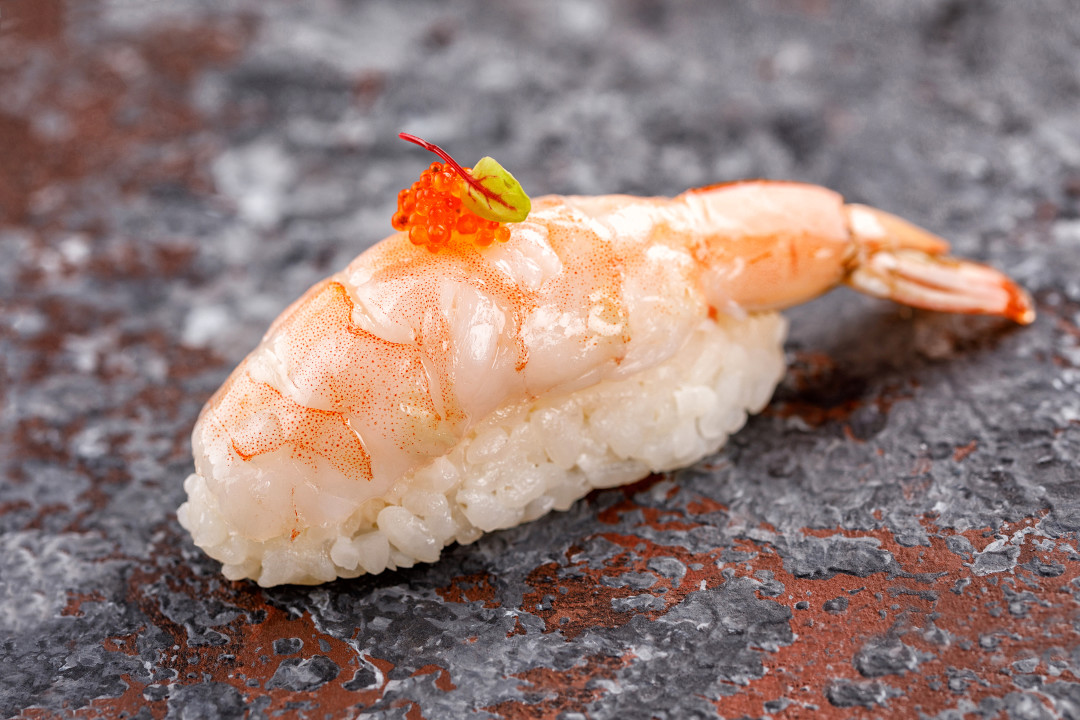 Нигири суши с креветкой
