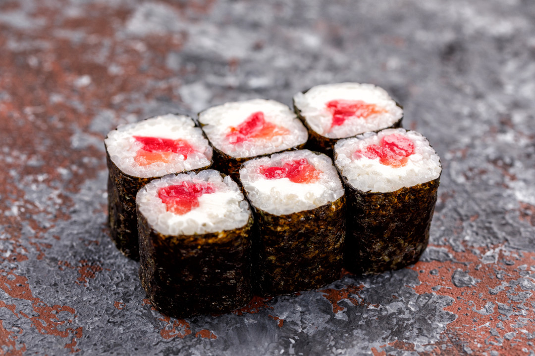 Классические роллы с лососем и сливочным сыром