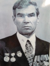 Литвинов Иван Лаврентьевич 13.01.1924 - 22.08.1990 В 19 лет был призван в армию, познал все тягости войны, но ни разу не был ранен. Расписался на