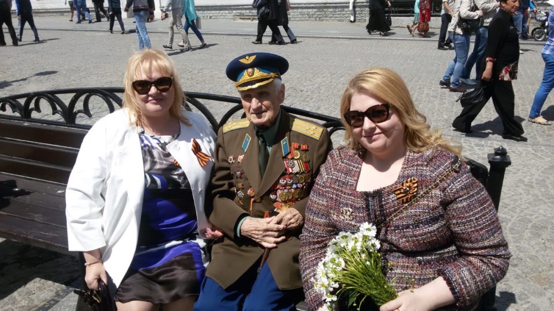 Федор Алексеевич с внучками Зоей Алексеевной и Натальей Алексеевной